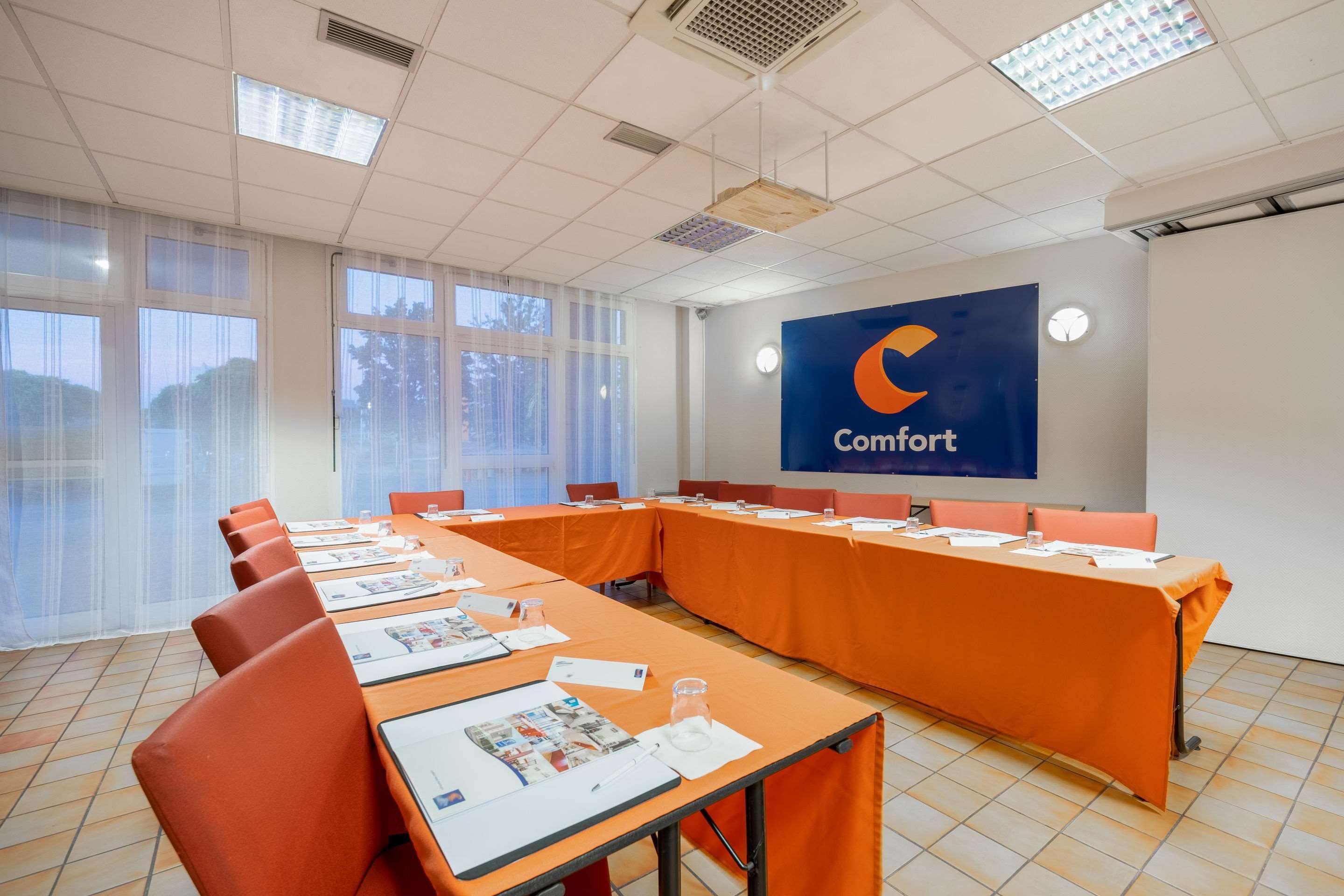 Comfort Hotel Монлюсон Екстер'єр фото